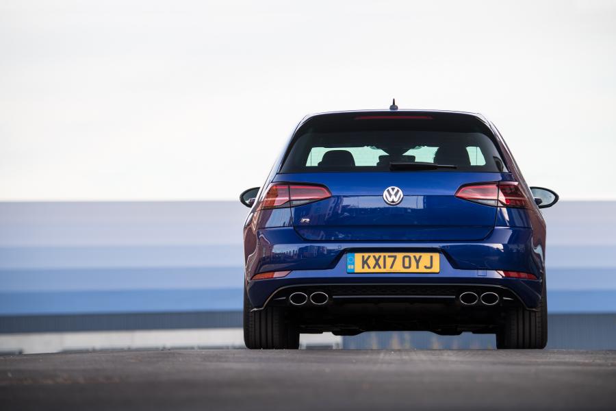  Volkswagen Golf R 5-Door 2017 года  (UK) (фото 7 из 30)